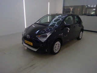 TOYOTA Aygo 1.0 VVT-i x-shift x-play 5d