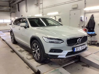 VOLVO V90 Cross Country B4 197hk AWD Advanced Aut Pano Läder H/K Drag