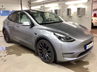 TESLA MODEL Y Performance 534hk Drag
