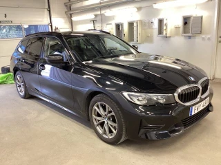 BMW Series 3 320d xDrive Touring 190hk Sport Line HiFi Drag Rattvärme