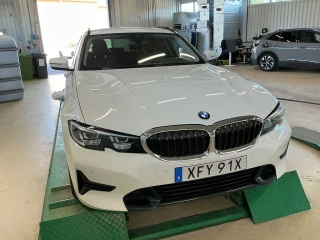 BMW Series 3 320d 190hk Connected Edition Drag