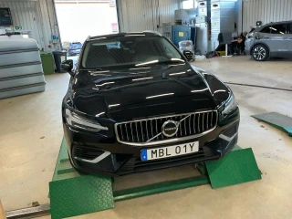 VOLVO V60 Recharge T6 350hk AWD Core Edition Drag
