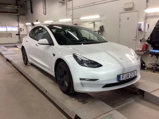 TESLA MODEL 3 Long Range 498hk AWD Läder