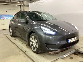 TESLA MODEL Y Standard Range 299hk Drag ** No winter wheels