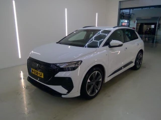 AUDI Q4 e-tron 40 Launch edition S Competition 5d