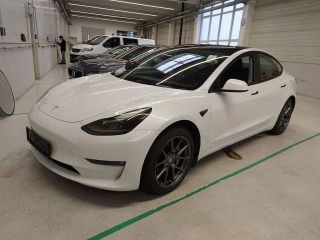 TESLA MODEL 3 LANGSTRECKENBATTERIEALLRADANTRIEB