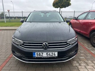 VOLKSWAGEN Passat VIII '23 5 dv. 2.0 TDI 110 kW BMT DSG Elegance Variant (110 kW)