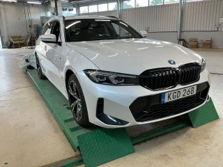 BMW Series 3 330e xDrive Touring 292hk M Sport H&K Head up
