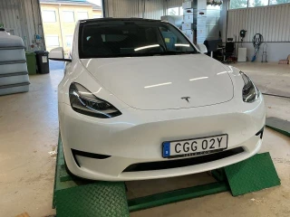 TESLA MODEL Y Standard Range 299hk