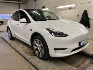 TESLA MODEL Y Standard Range RWD 299hk Drag