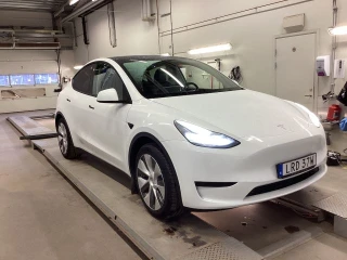 TESLA MODEL Y Standard Range RWD 299hk Drag