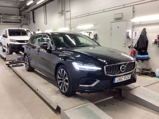 VOLVO V60 Recharge T6 350hk AWD Core Edition Drag