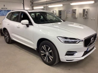 VOLVO XC60 T8 Twin Engine 392hk AWD Momentum Adv Edt Pano Drag