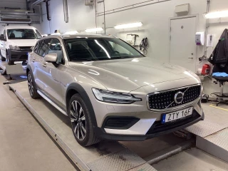 VOLVO V60 Cross Count Country B4 197hk AWD Core Aut Klimat Drag