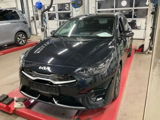 KIA CEED SW 1.6 GDI PHEV 141 Prestige DCT UA!