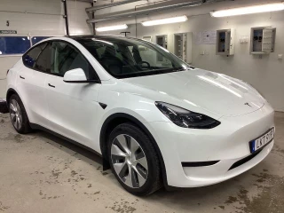 TESLA MODEL Y Standard Range RWD 299hk Drag