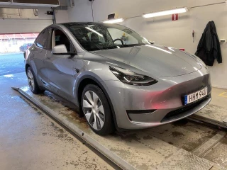 TESLA MODEL Y Standard Range RWD 299hk