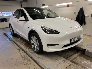 TESLA MODEL Y Standard Range RWD 299hk