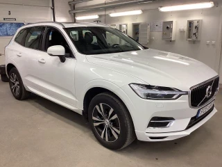 VOLVO XC60 T8 Twin Engine 392hk AWD Momentum Adv Edt Pano Drag