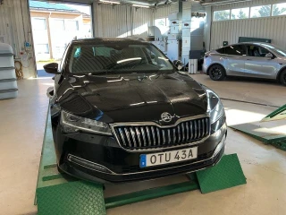 SKODA SUPERB TDI 200hk 4x4 Style Business Adv Edt DSG Dragpkt Läder Cockpit Värmare