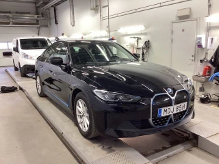 BMW I4 eDrive40 340hk Drag
