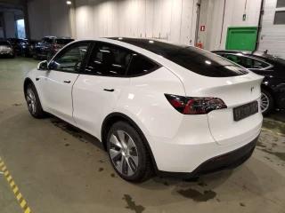 Tesla Y BEV AUTO RWD