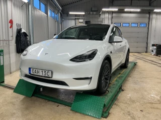 Tesla Y Model Long Range AWD