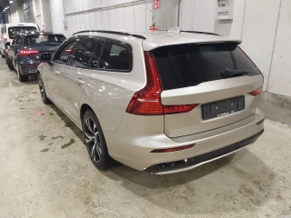 Volvo V60 2.0 B3 MHEV PLUS DARK DCT