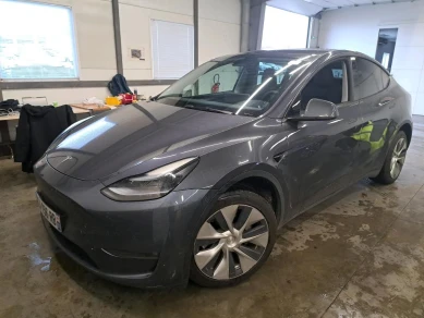 Tesla Y Model Long Range AWD