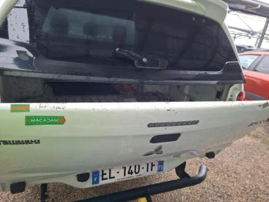 Mitsubishi L200 plateau dble cabine
