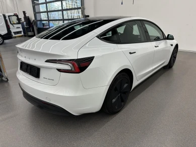 Tesla Model 3 Long-Range Dual Motor 4WD