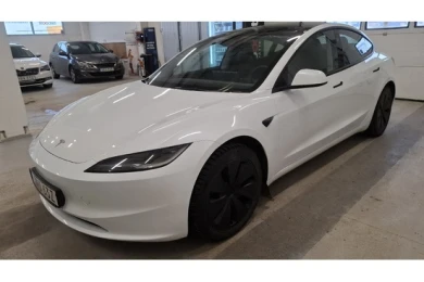 Tesla Model 3 Long-Range Dual Motor 4WD
