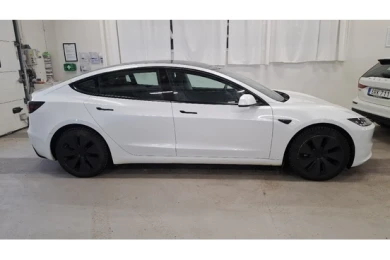 Tesla Model 3 Long-Range Dual Motor 4WD