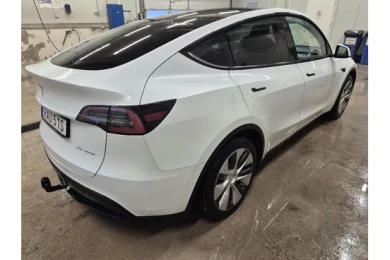 Tesla Y Model Long Range AWD