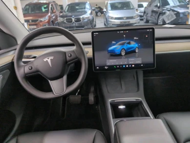 Tesla Y Model Long Range AWD