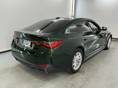 BMW i 4