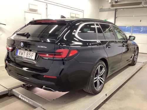 BMW 5-serie 530e Touring Connected Skinn Kamera