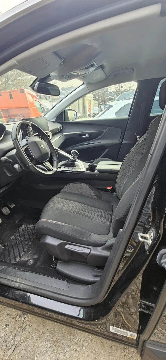 SPRZEDANY Peugeot 5008 PureTech 130 Stop & Start Active Business-Paket
