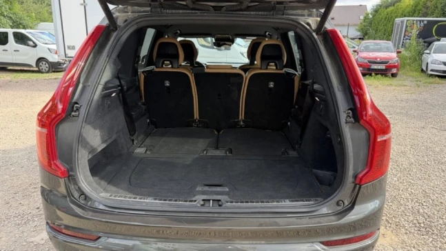 Volvo XC90 B5 D AWD Momentum Pro — 7 miejsc